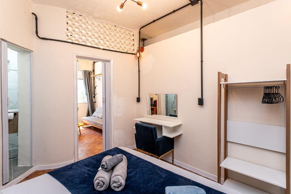 Photo of the whole room, Bedroom