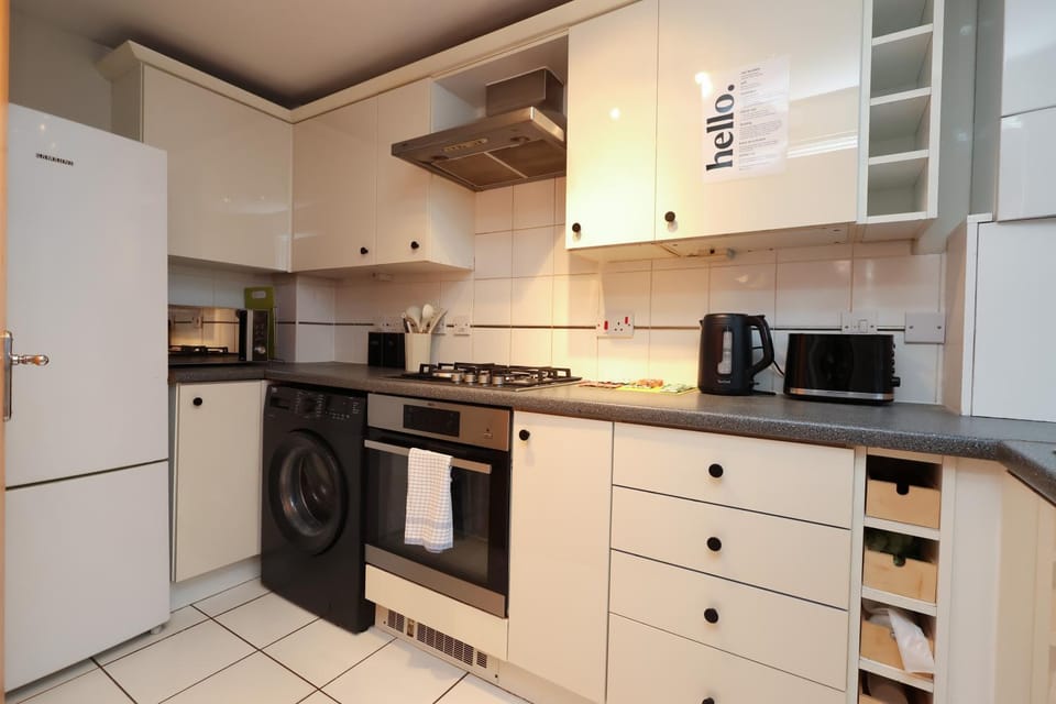 Cosy Bristol Townhouse - Free Parking - Sleeps 6 - By EKLIVING PARTNERS Apartment in Bristol