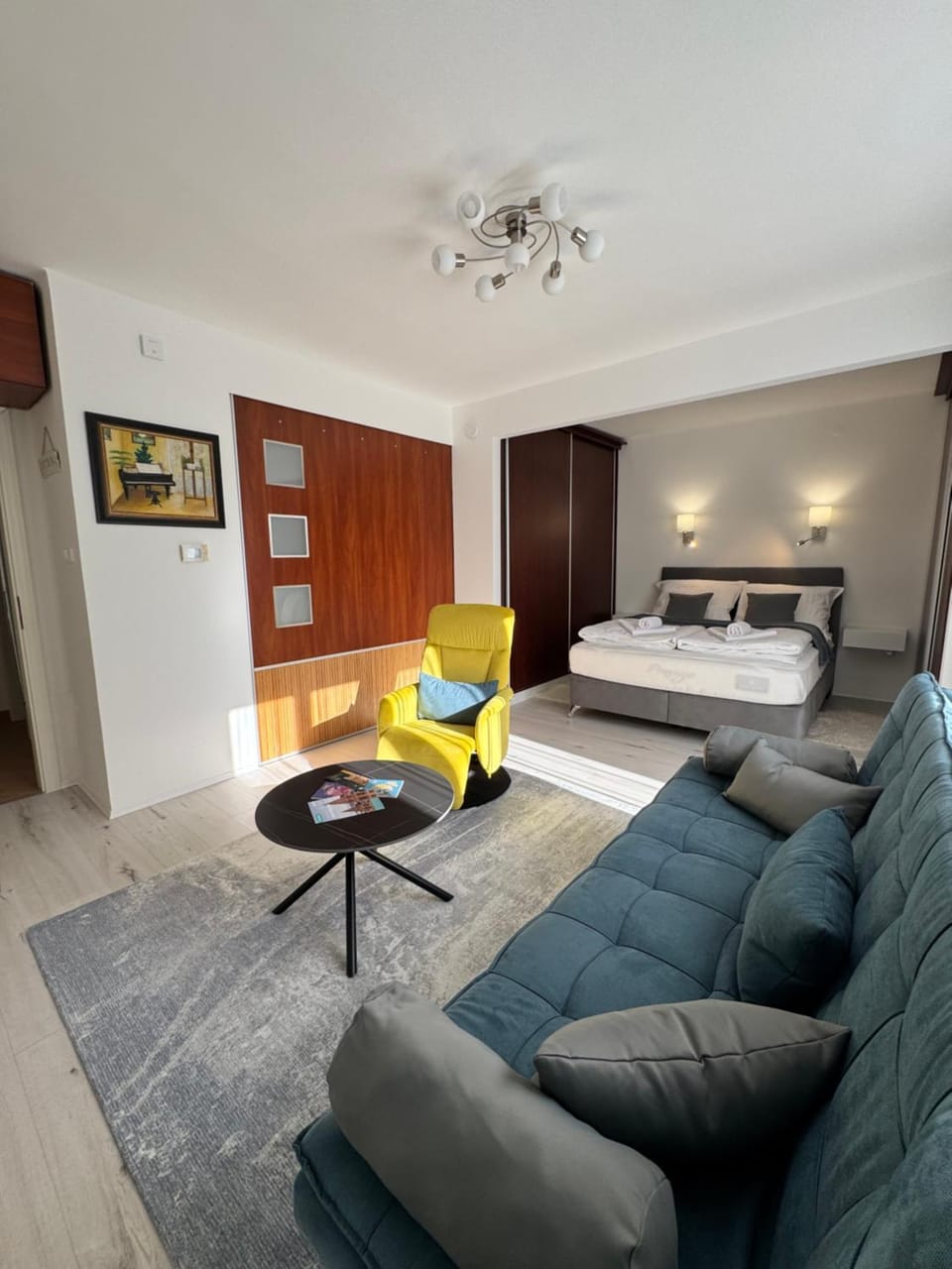 Bed, Living room