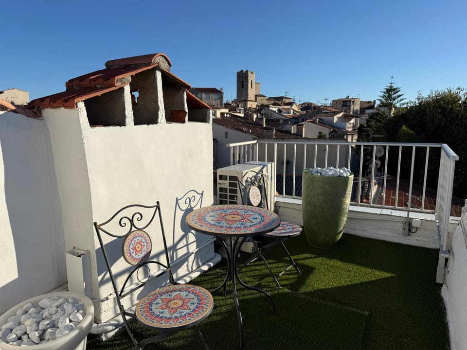 View (from property/room), Balcony/Terrace, City view