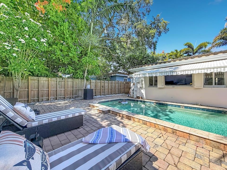 TV and multimedia, Pool view, Swimming pool, sunbed