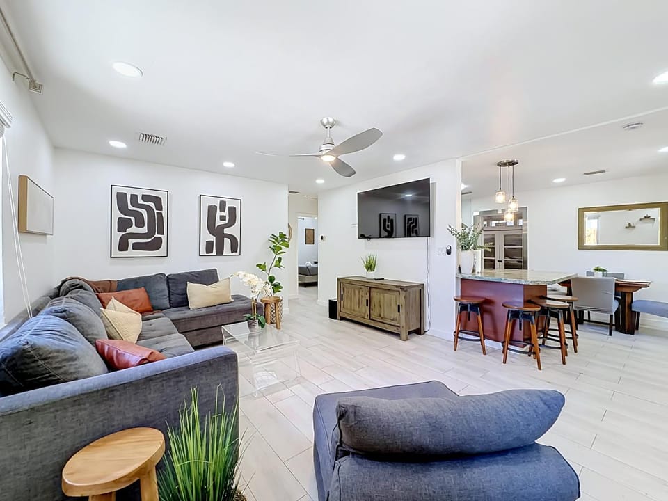 Living room, Dining area