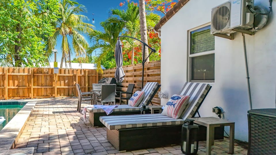 Swimming pool, sunbed