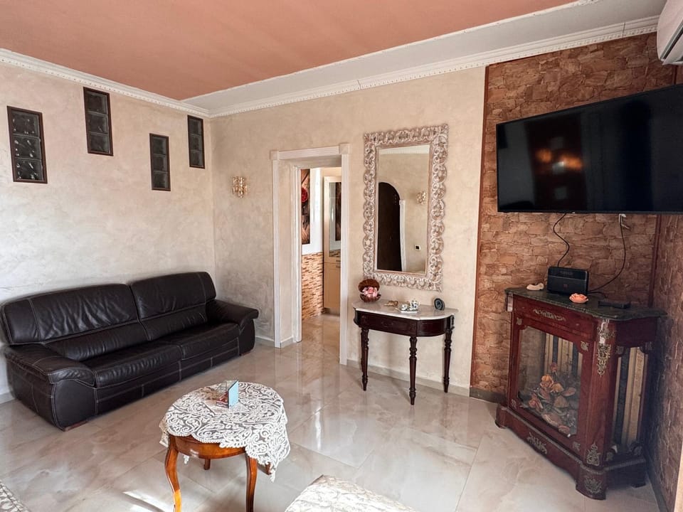 Communal lounge/ TV room, TV and multimedia, Living room, Seating area