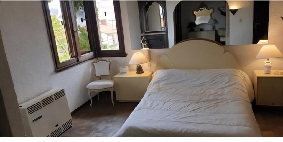 Excellent Chalet one block from the sea, side view of the sea Villa in Miramar