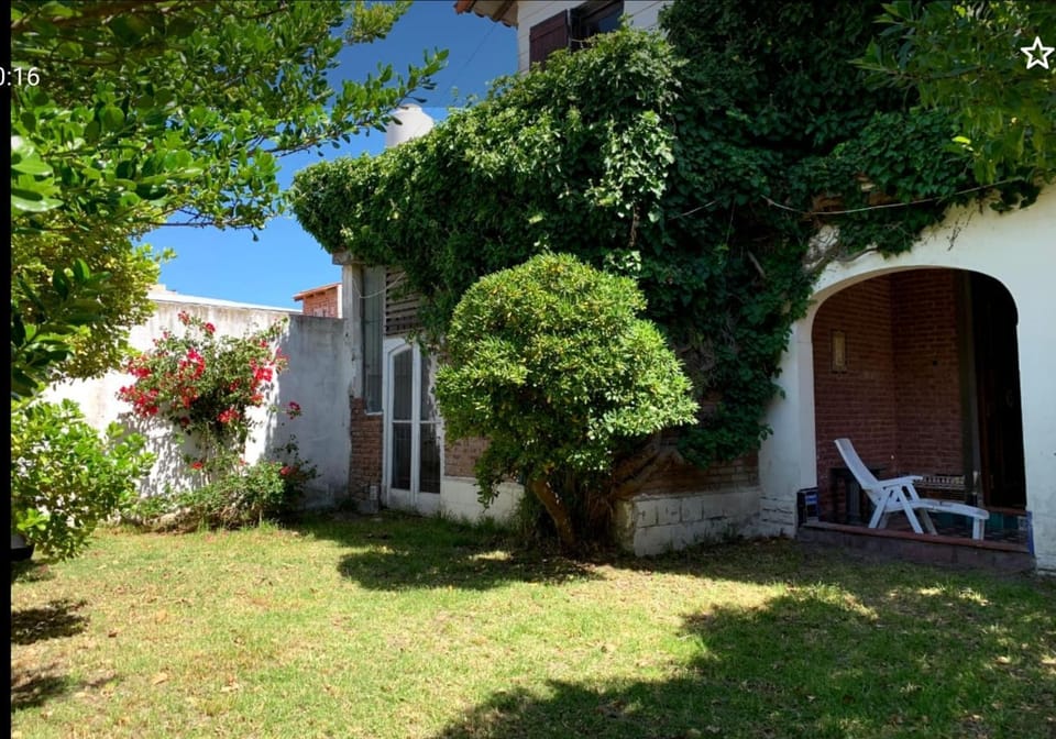 Excellent Chalet one block from the sea, side view of the sea Villa in Miramar