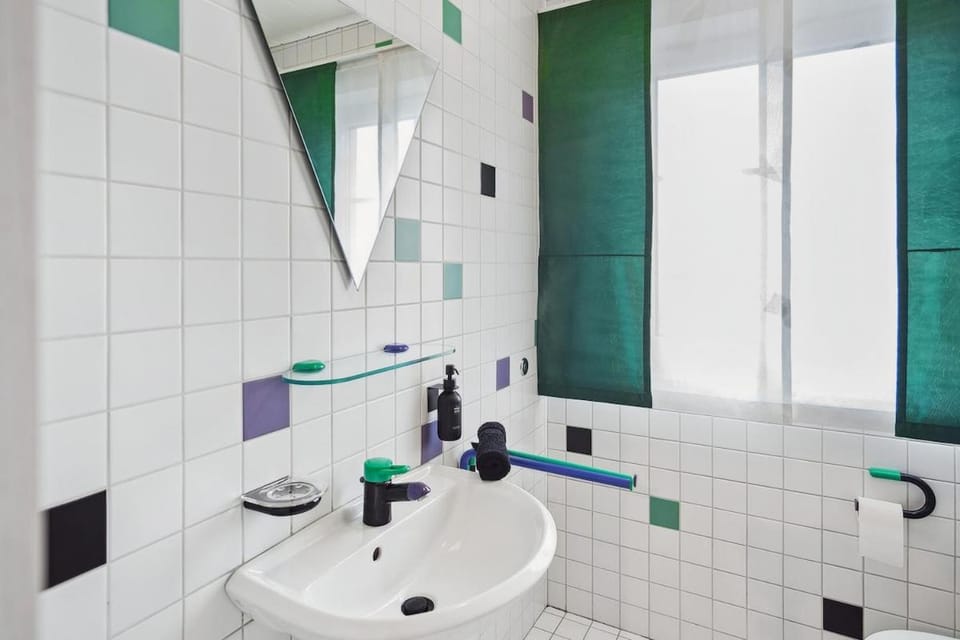 Bathroom, towels