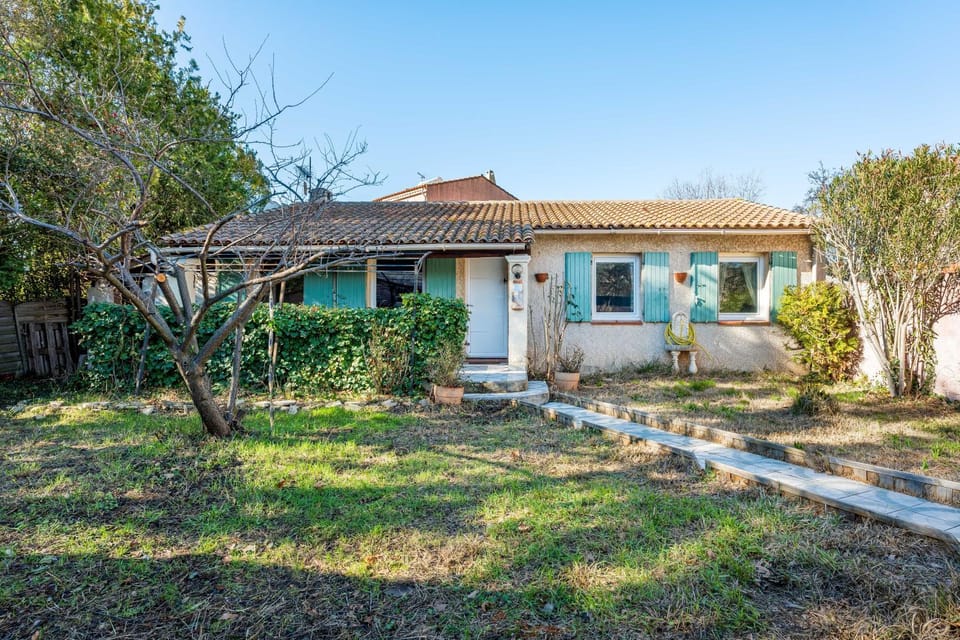 Property building, Garden, Garden view