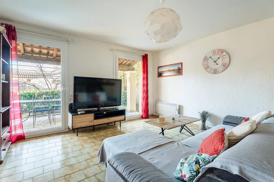 Communal lounge/ TV room, TV and multimedia, Living room