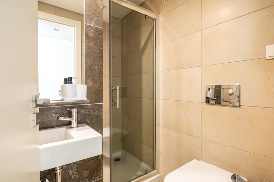 HomeySuite Bedroom 3 Seahouse Vacation rental in Lisbon District
