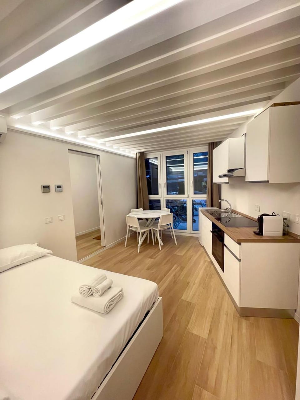 Bed, Kitchen or kitchenette, Living room, Photo of the whole room, Dining area, Bedroom, towels