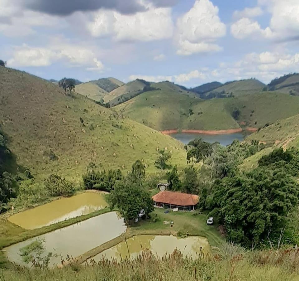Casa de campo simples com lagos para pesca House in Sao Jose dos Campos