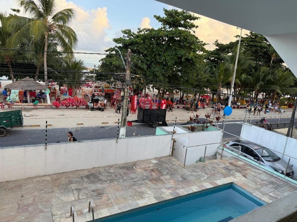 Day, Pool view