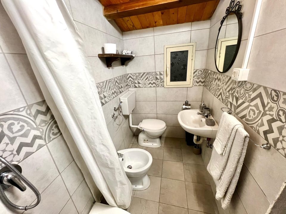 Toilet, Bathroom, bidet, towels