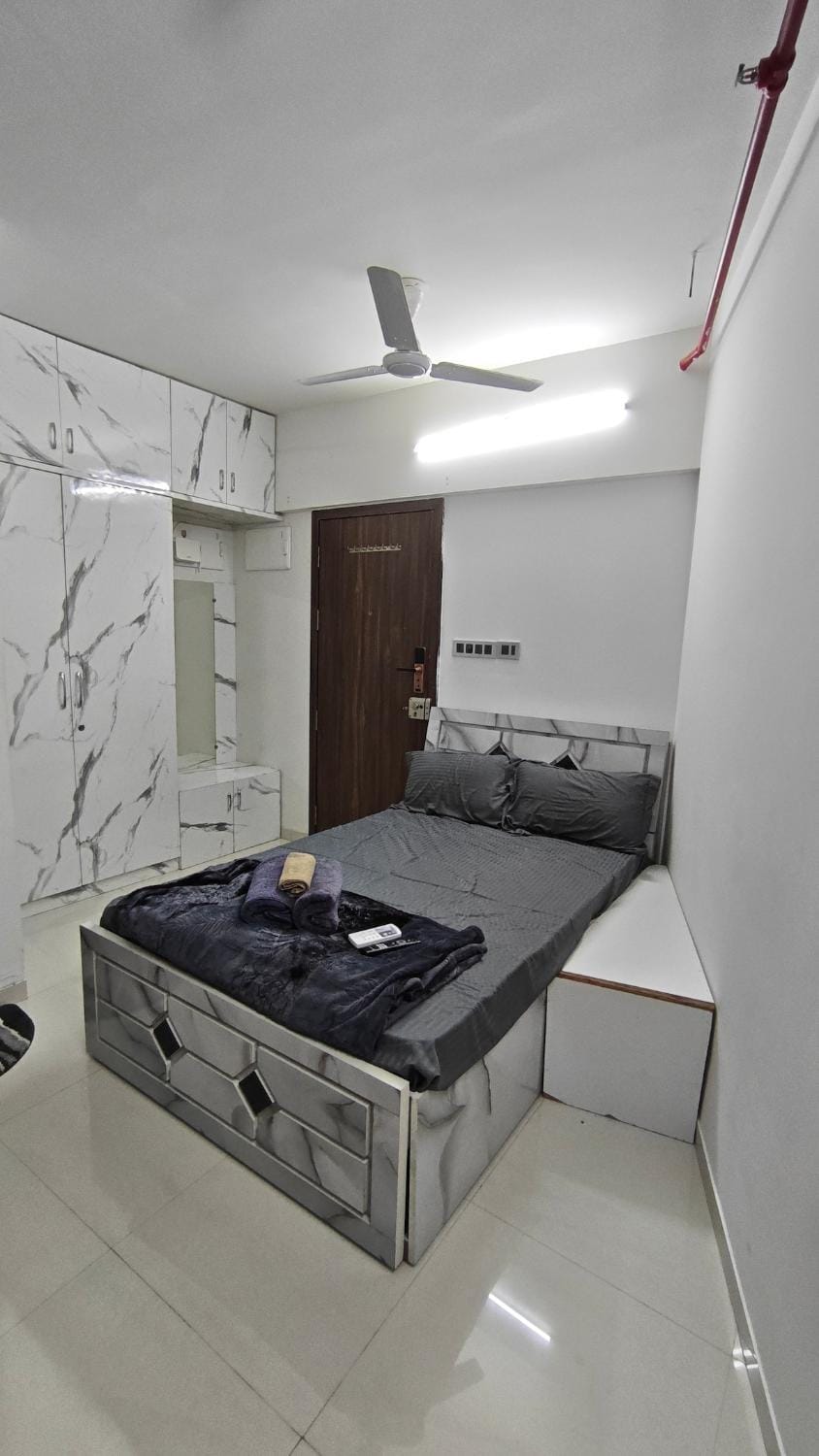 Skyline Haven Balcony Near airport Couple friendly Apartment in Pune
