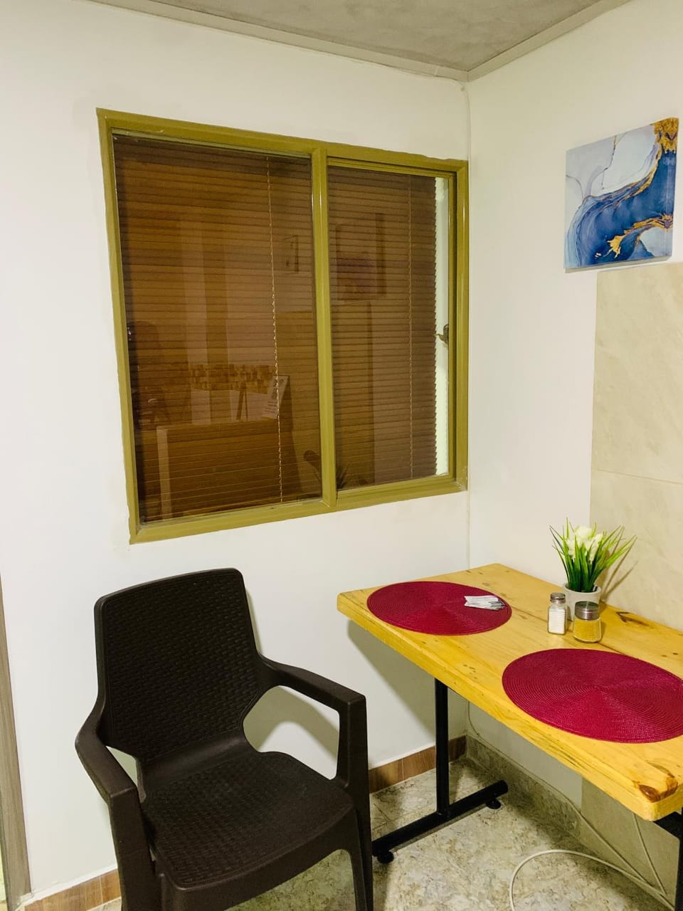 Seating area, Dining area