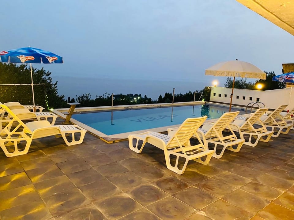 Balcony/Terrace, Pool view, sunbed