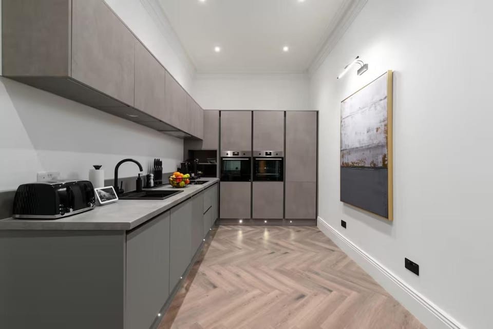Family Small group - Parking - WiFi - Sleeps 6 Apartment in Edinburgh