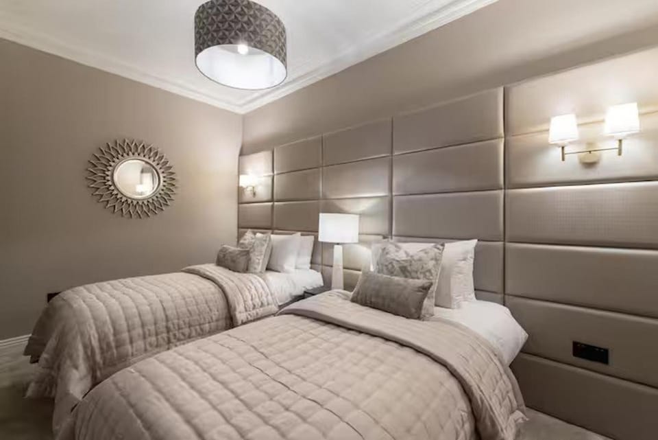 Family Small group - Parking - WiFi - Sleeps 6 Apartment in Edinburgh