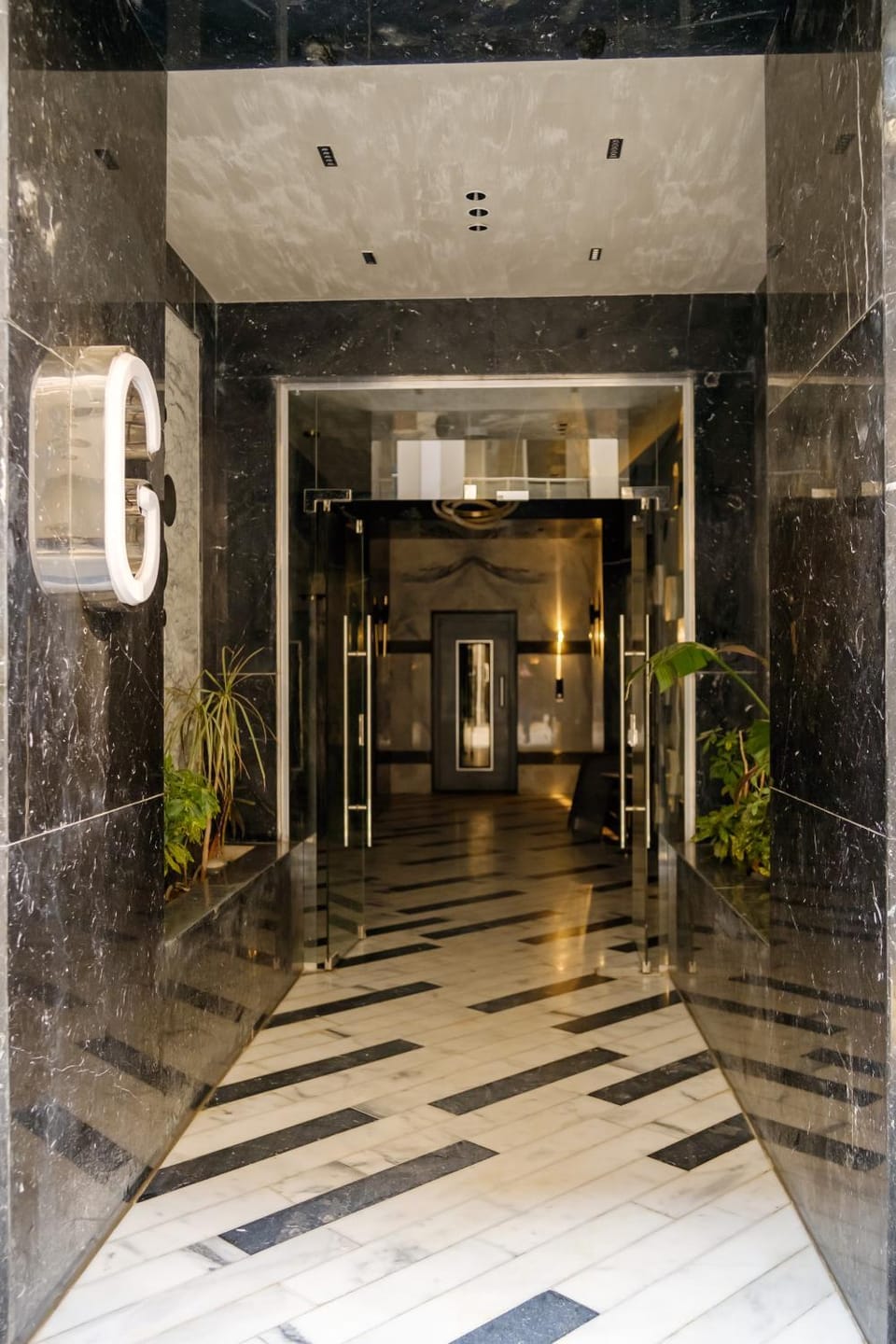 Facade/entrance, elevator