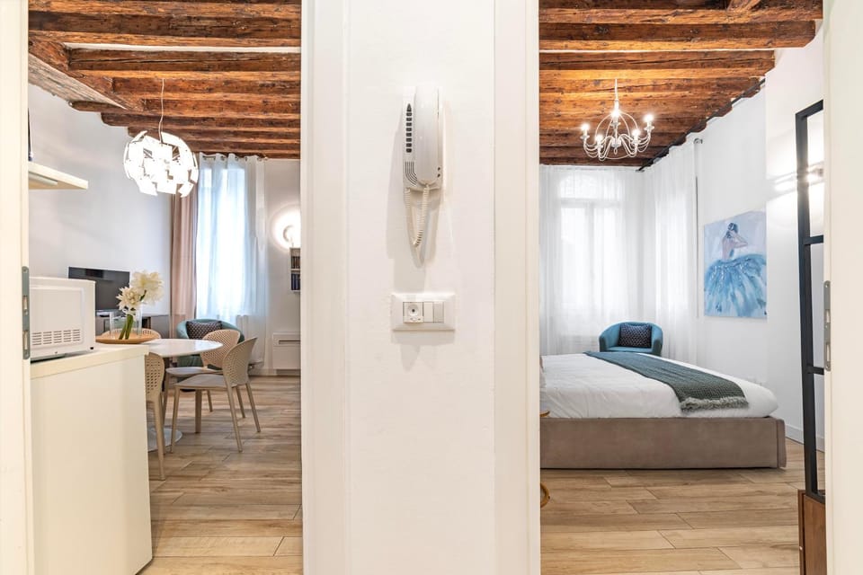 Domus Emerald Apartment in Venice