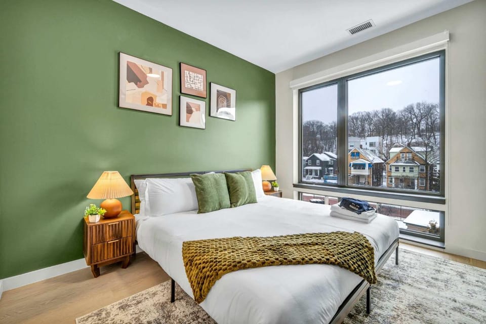 Little Italy & CWRU w King BedGymParkingWD Apartment in Cleveland Heights