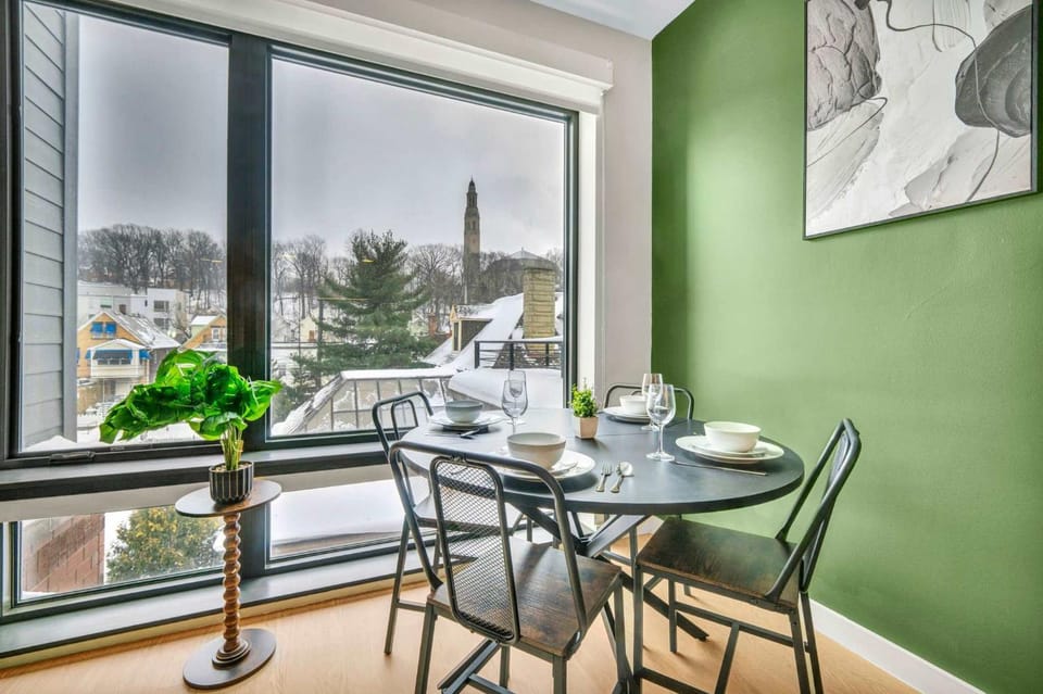 Little Italy & CWRU w King BedGymParkingWD Apartment in Cleveland Heights