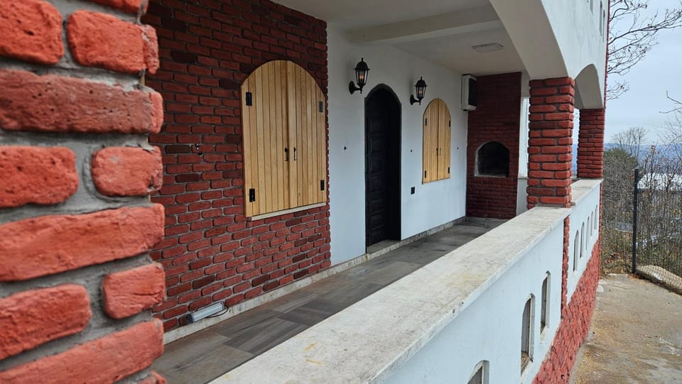 Property building, BBQ facilities, Balcony/Terrace