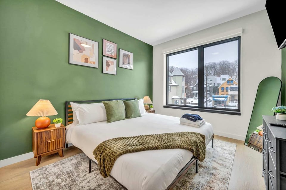 Cleveland Clinic w KingBed Balcony Gym Parking WD Apartment in Cleveland Heights