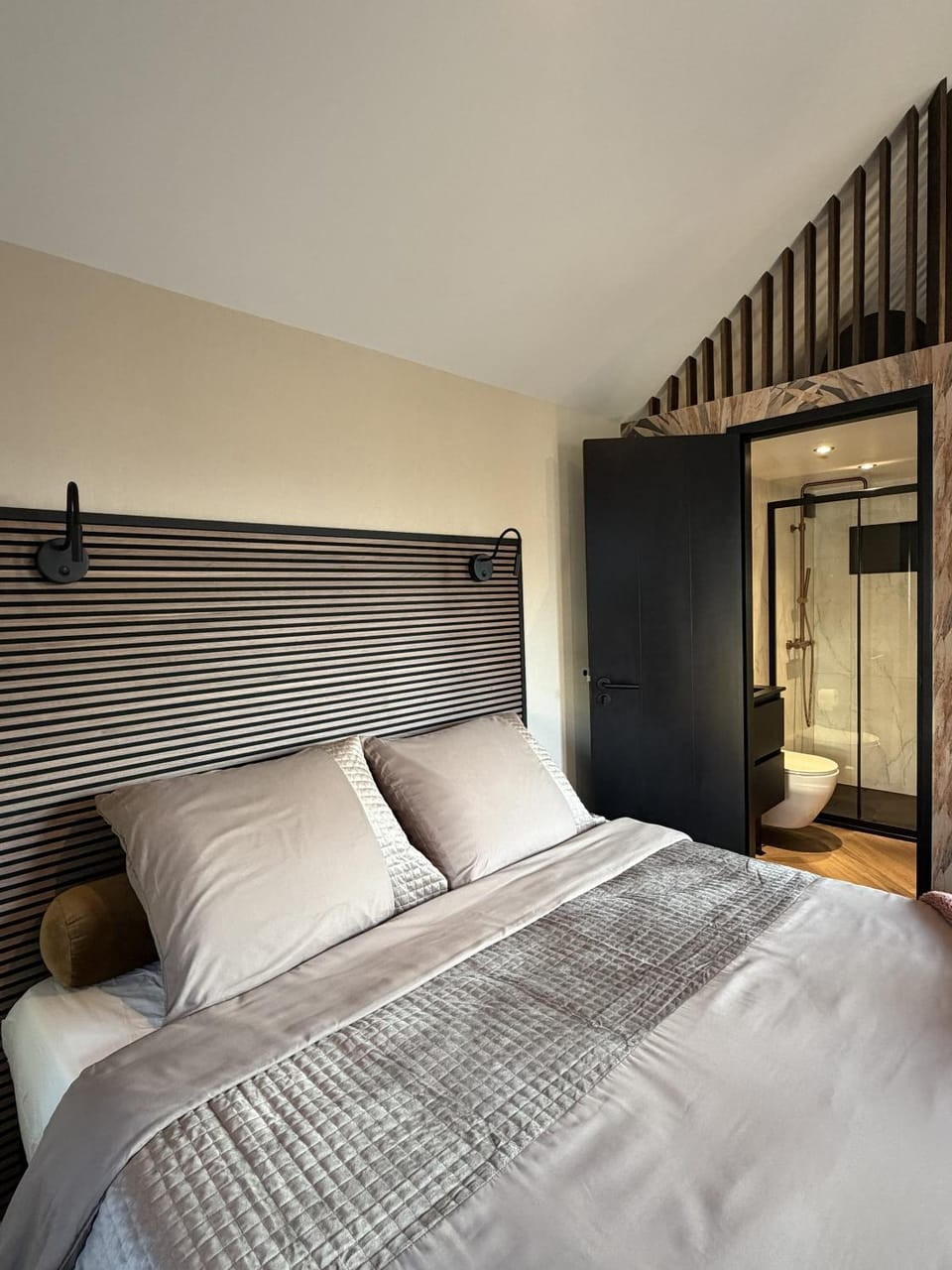 Shower, Toilet, Bed, Bathroom