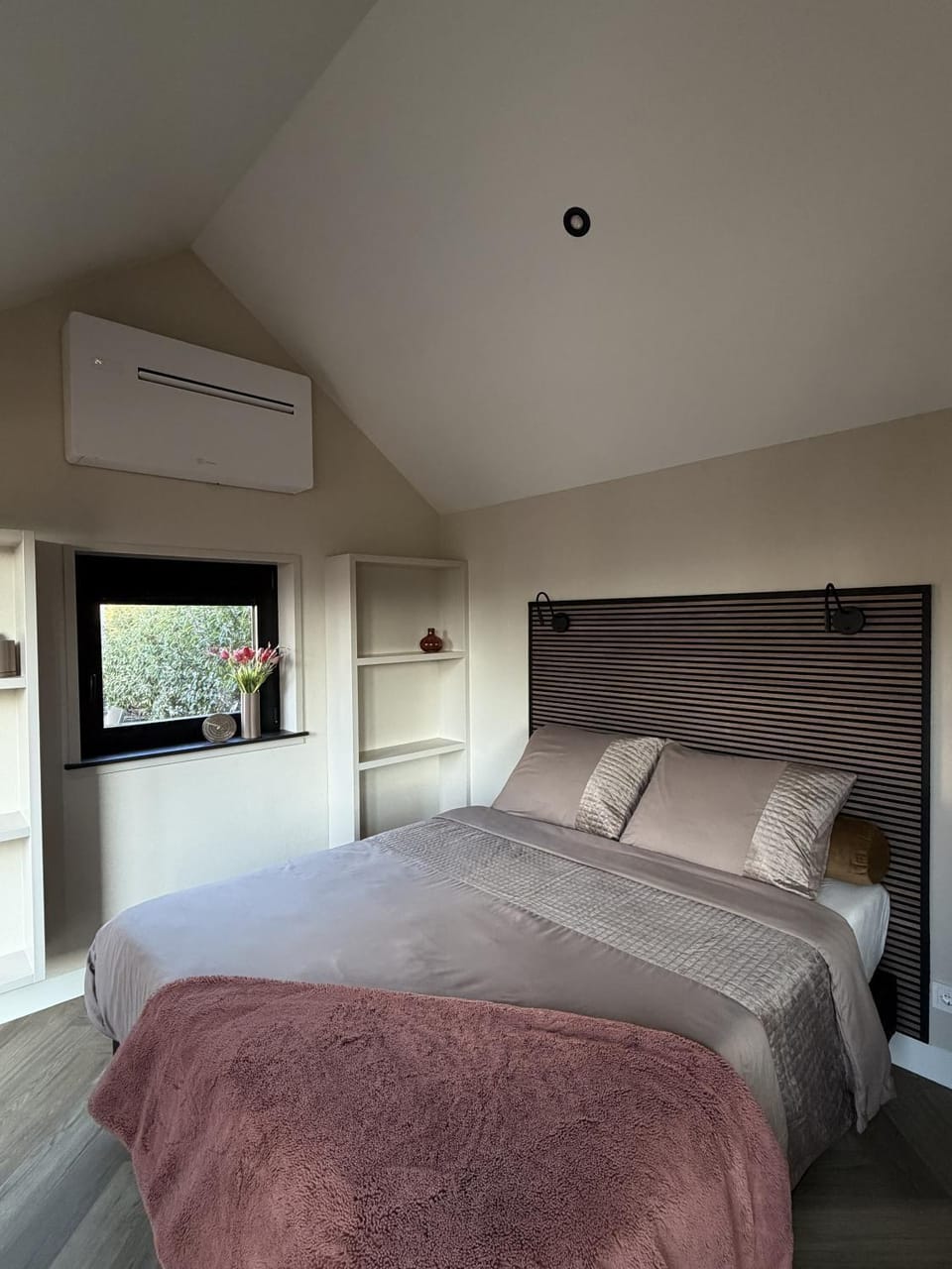Bed, Bedroom, heating, air conditioner