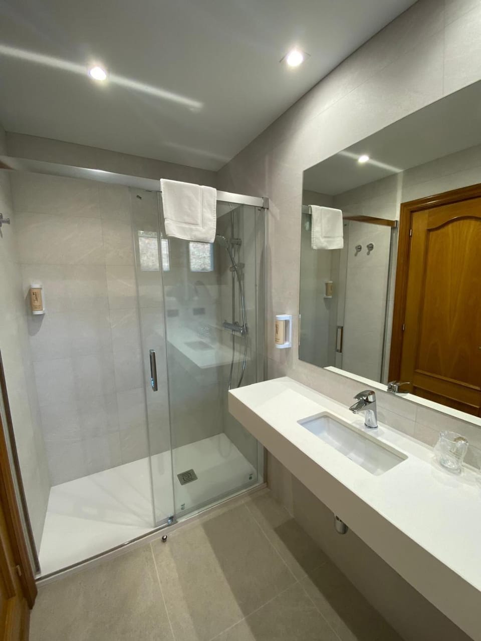 Shower, Bathroom, towels