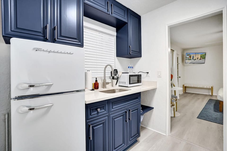 Lake Worth Studio with Kitchenette & Shared Yard Apartment in Lake Worth