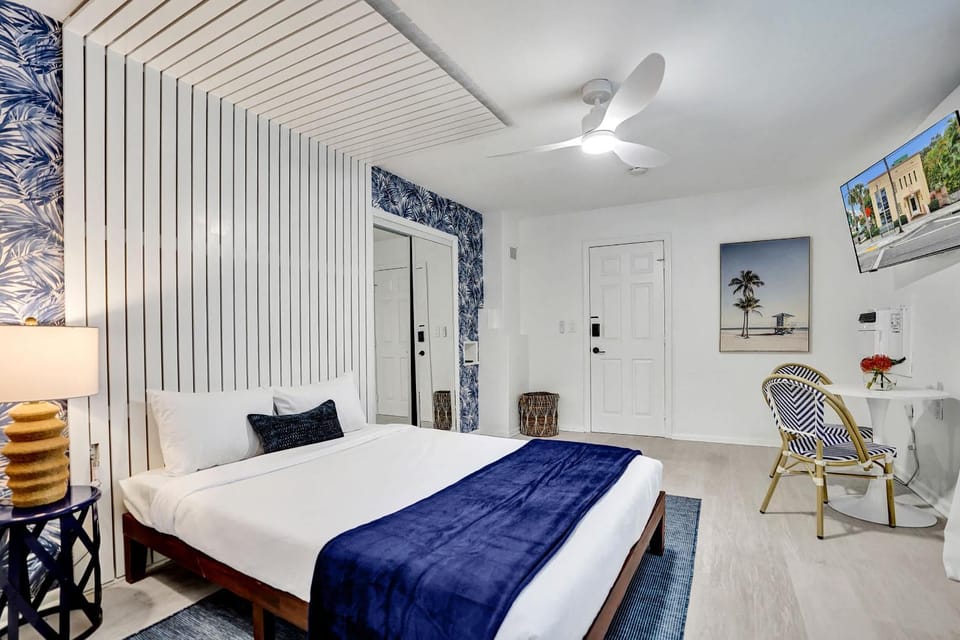 Cozy Lake Worth Studio Kitchenette and Yard Apartment in Lake Worth