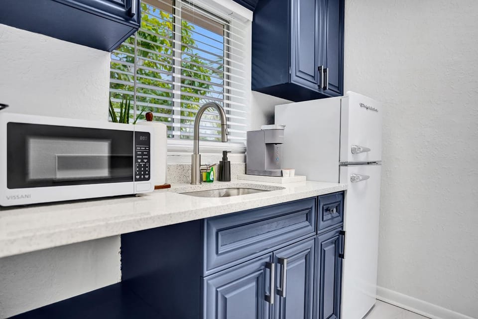 Charming Lake Worth Studio with Kitchenette Apartment in Lake Worth