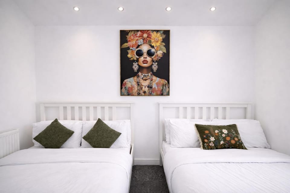 Bed, Decorative detail, Bedroom