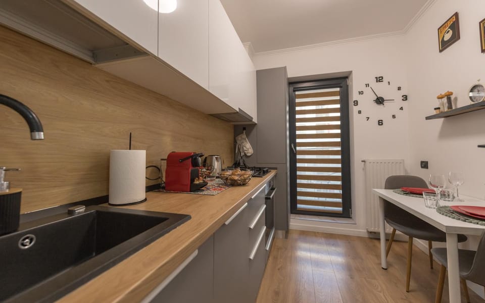 Coffee/tea facilities, Kitchen or kitchenette, Dining area, dishwasher, toaster