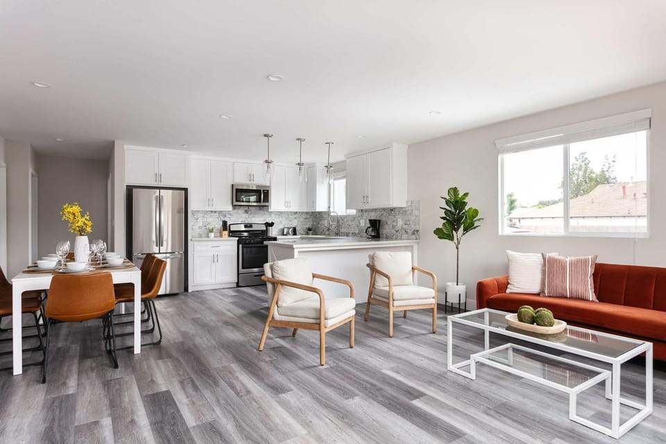 Relax in Spacious 4BR Home Sleeps 8 with Parking House in North Hollywood