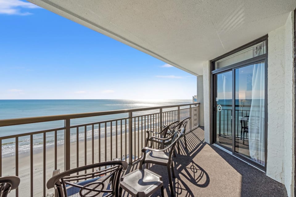 3 Bedroom Oceanview Penthouse Condo, Stay Above the Sea, Myrtle Beach House in Myrtle Beach