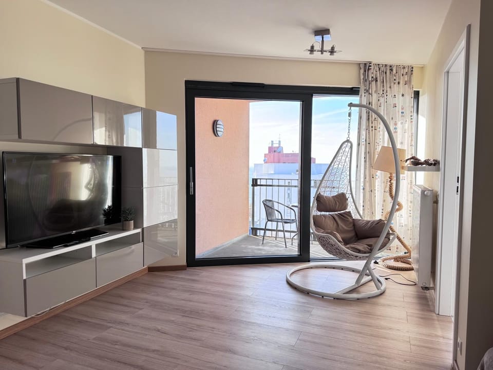 TV and multimedia, Kitchen or kitchenette, Living room, Seating area