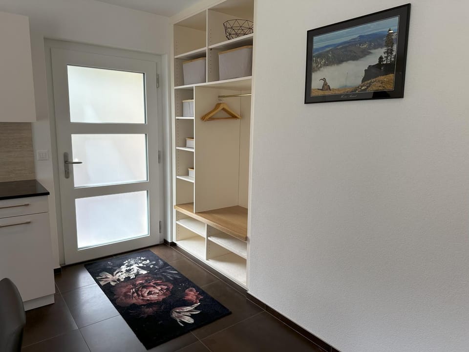 Facade/entrance, wardrobe