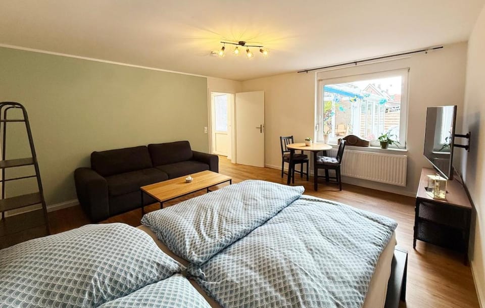 TV and multimedia, Living room, Seating area, Dining area, Bedroom