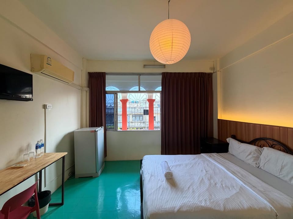 Bed, Bedroom, air conditioner