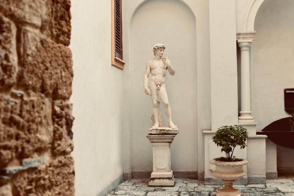 Nearby landmark, Decorative detail