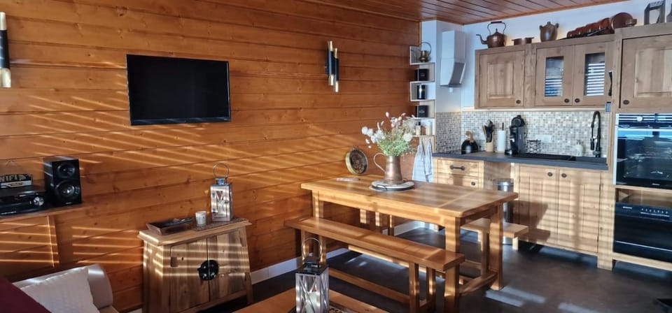 TV and multimedia, Kitchen or kitchenette, Dining area