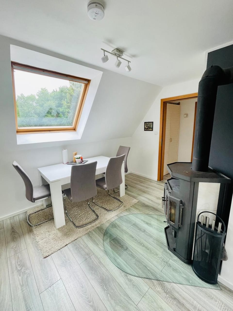 Seating area, Dining area