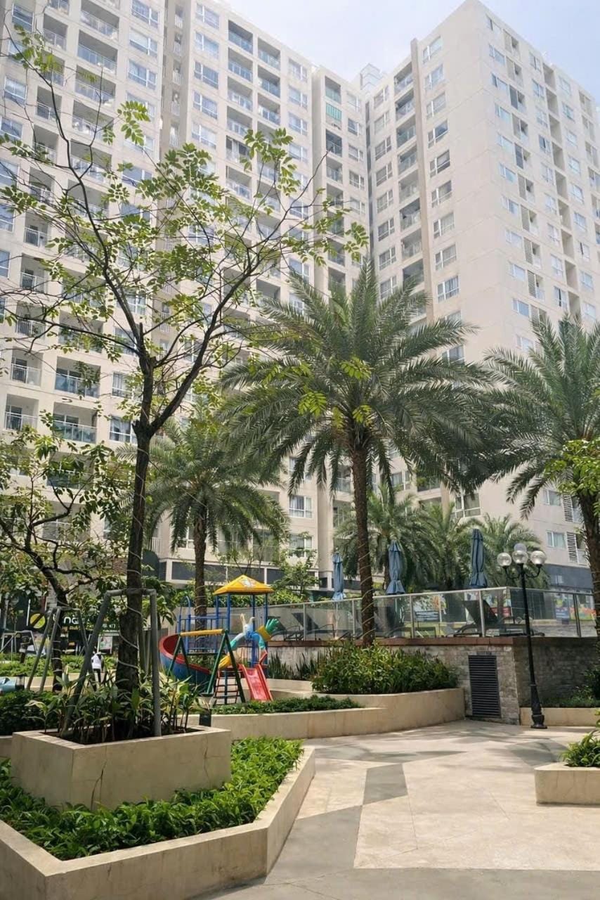Sky Center near Airport Apartment in Ho Chi Minh City