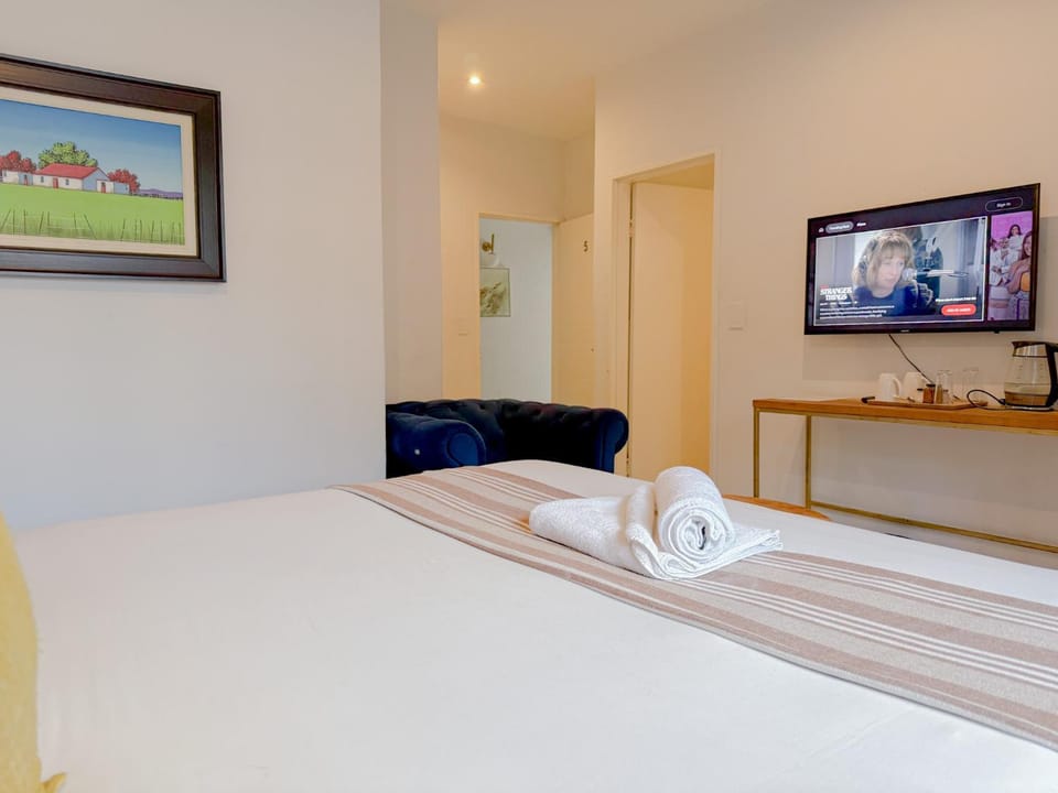 Amoris Guesthouse I - Randburg Bed and Breakfast in Sandton