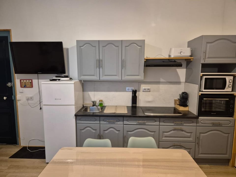 Kitchen or kitchenette, oven, stove, toaster