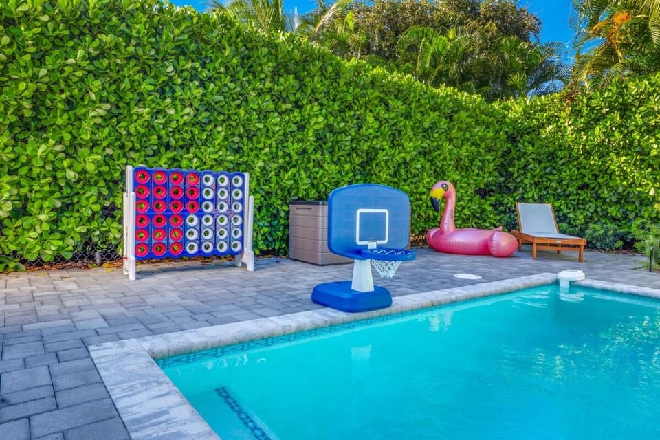 Lucky Day Retreat with Game Room, Heated Pool, Park, Resort Style Amenities House in Delray Beach